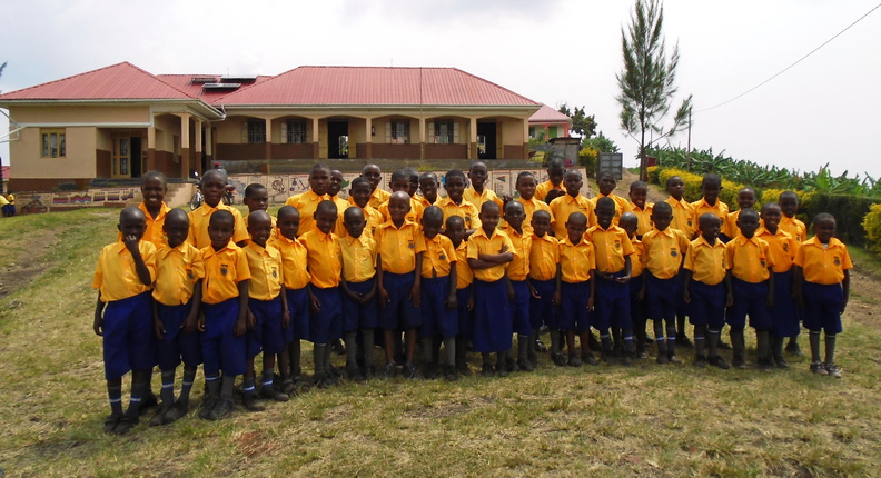 Primary Kinder mit neuer Schuluniform (13).JPG