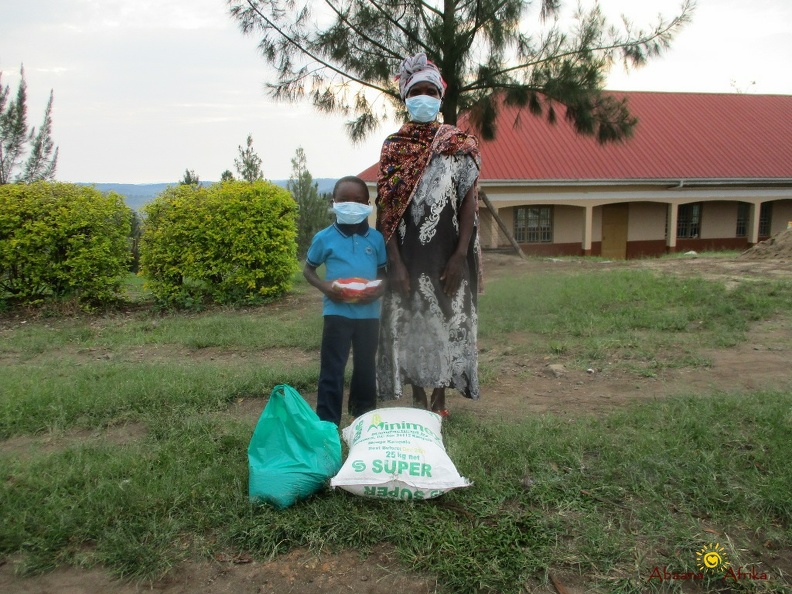 Mwandara Elvis' family with their food package (3).JPG