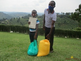 Murungi Innocent 's family with their food relief (2)